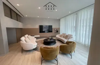 فيلا - 4 غرف نوم - 5 حمامات للبيع في جزيرة الريف - محافظة العاصمة