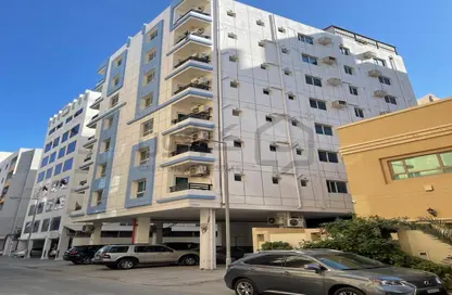 عمارة بالكامل - 8 غرف نوم - 8 حمامات للبيع في الحد - المحرق
