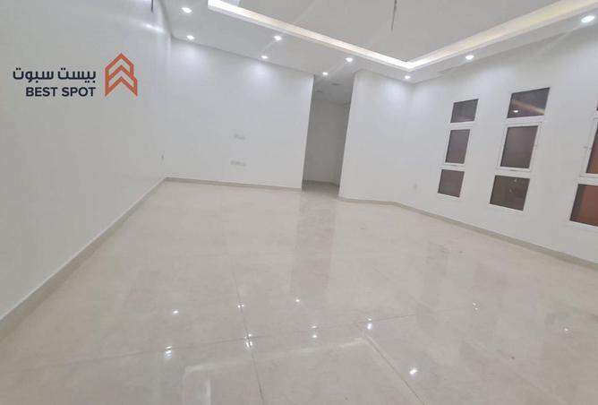 988313 - Property Image 2