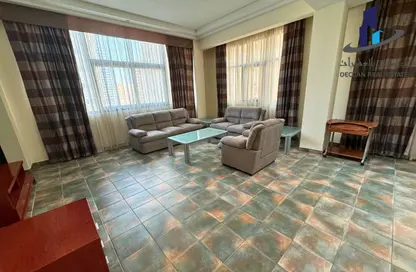 Apartment - 2 Bedrooms - 3 Bathrooms for rent in Al Juffair - Capital Governorate