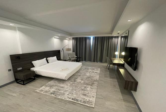 956418 - Property Image 3