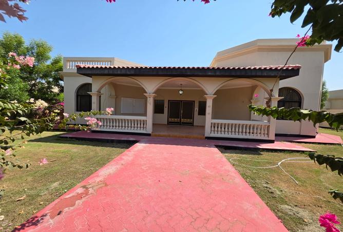 957619 - Property Image 3