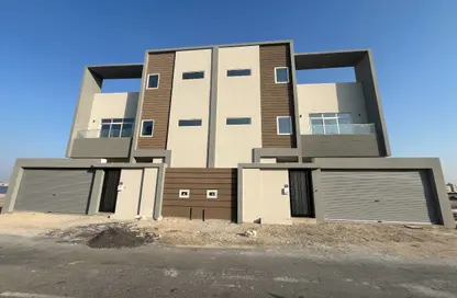 Villa - 4 Bedrooms - 5 Bathrooms for sale in Tubli - Central Governorate