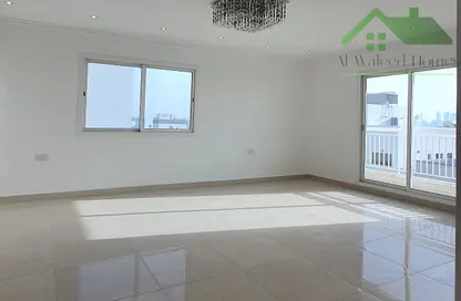 Apartment - 3 Bedrooms - 4 Bathrooms for rent in Hidd - Muharraq Governorate