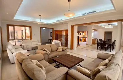 Compound - 4 Bedrooms - 5 Bathrooms for rent in Janabiya - Northern Governorate