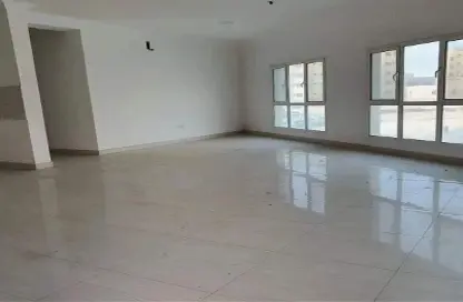 Empty Room image for: Office Space - Studio - 3 Bathrooms for rent in Hidd - Muharraq Governorate, Image 1