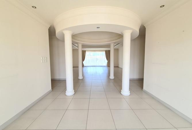 992555 - Property Image 2