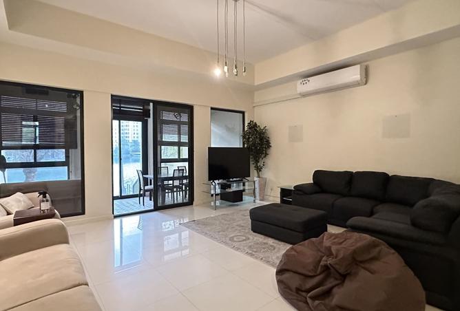 988742 - Property Image 2