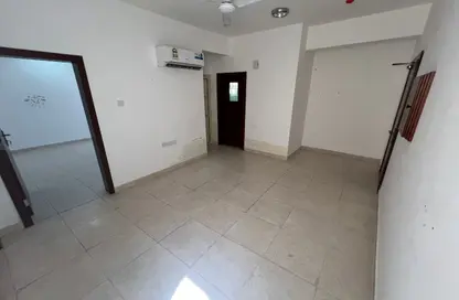 Apartment - 2 Bedrooms - 2 Bathrooms for rent in Busaiteen - Muharraq Governorate