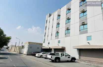 سكن عمال - استوديو - 8 حمامات للايجار في سترة - المحافظة الوسطى