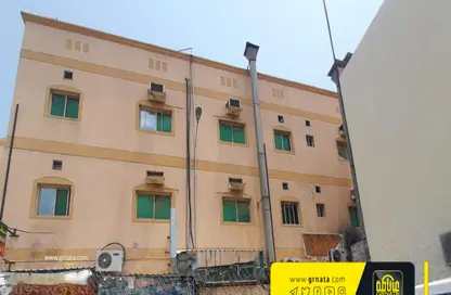 عمارة بالكامل - استوديو - 8 حمامات للبيع في المحرق - المحرق