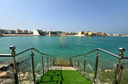 فيلا - 4 غرف نوم - 6 حمامات للايجار في شارع أمواج - أمواج - المحرق