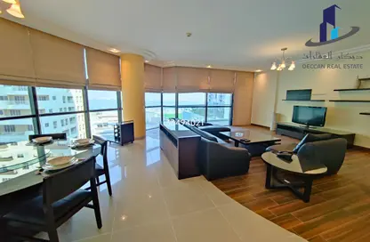 Apartment - 2 Bedrooms - 4 Bathrooms for rent in Al Juffair - Capital Governorate
