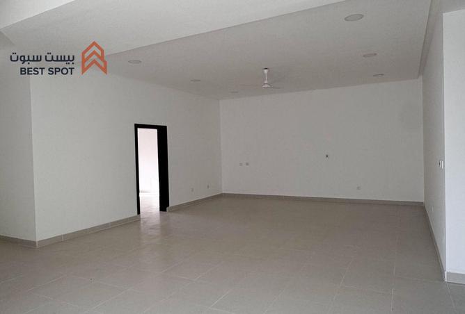 989111 - Property Image 2