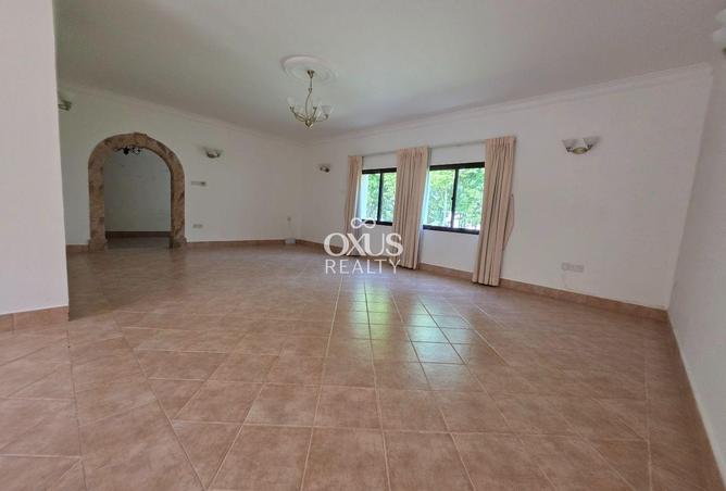 984340 - Property Image 2