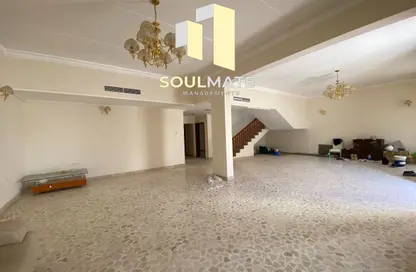 Villa - 4 Bedrooms - 5 Bathrooms for rent in Busaiteen - Muharraq Governorate