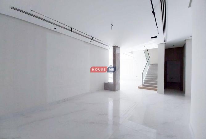 982561 - Property Image 2