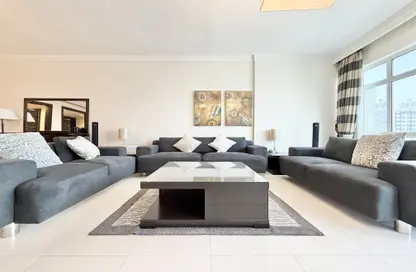 Apartment - 3 Bedrooms - 3 Bathrooms for rent in Al Juffair - Capital Governorate