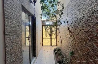 عمارة بالكامل - 8 غرف نوم - 8 حمامات للبيع في عالي - المحافظة الوسطى