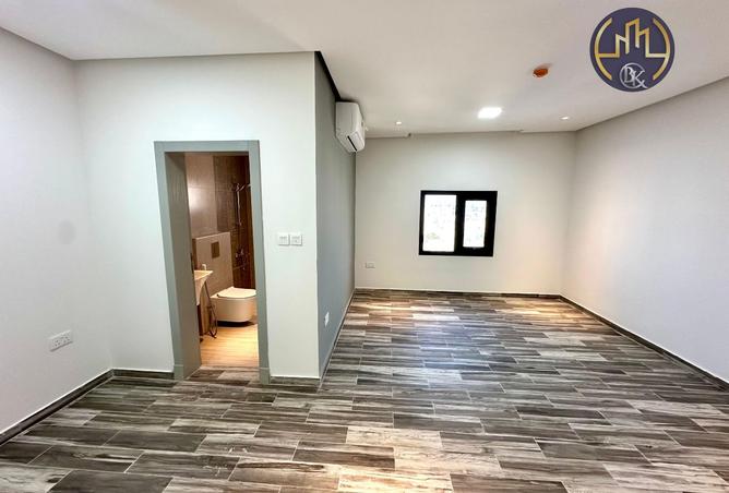 960911 - Property Image 3