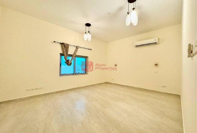 985228 - Property Image 3