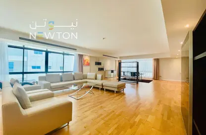 Apartment - 3 Bedrooms - 5 Bathrooms for rent in Seef - Capital Governorate