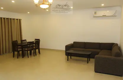 Living / Dining Room image for: Apartment - 3 Bedrooms - 3 Bathrooms for rent in Saar - Northern Governorate, Image 1
