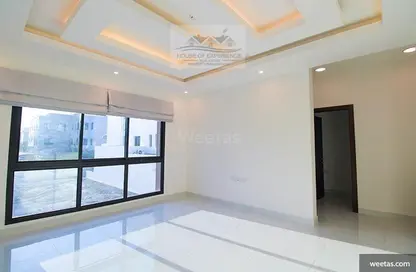 Empty Room image for: Apartment - 2 Bedrooms - 3 Bathrooms for rent in Saar - Northern Governorate, Image 1