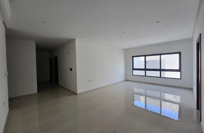 Apartment - 4 Bedrooms - 4 Bathrooms for rent in Busaiteen - Muharraq Governorate