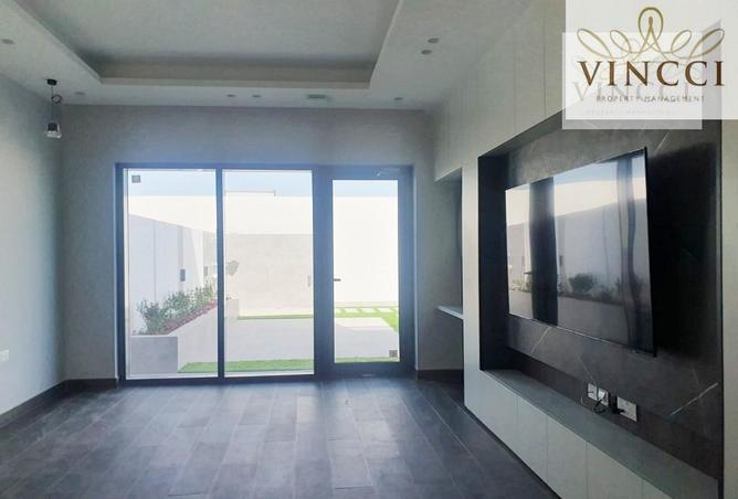 883425 - Property Image 2