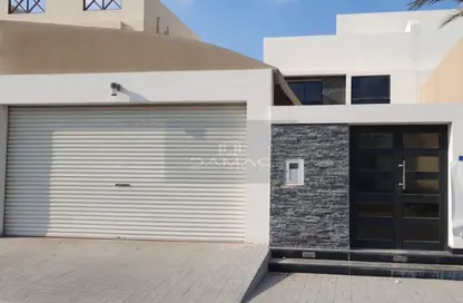 Villa - 5 Bedrooms - 6 Bathrooms for sale in Sanad - Central Governorate