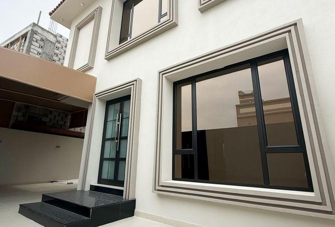 948005 - Property Image 2