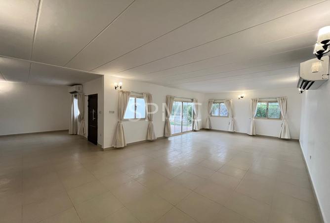 983510 - Property Image 2