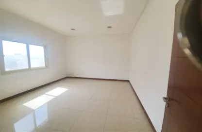 Apartment - 5 Bedrooms - 5 Bathrooms for rent in Salmaniya - Manama - Capital Governorate