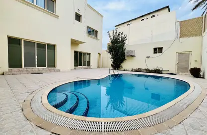 Villa - 4 Bedrooms - 6 Bathrooms for rent in Mahooz - Manama - Capital Governorate