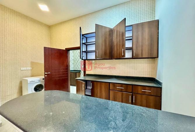 985228 - Property Image 2