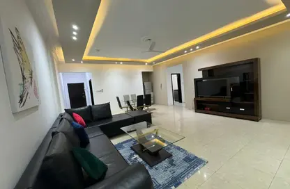 Apartment - 3 Bedrooms - 3 Bathrooms for rent in Busaiteen - Muharraq Governorate