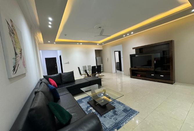Apartment - 3 Bedrooms - 3 Bathrooms for rent in Busaiteen - Muharraq Governorate