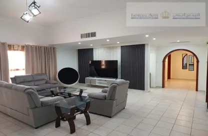 Apartment - 2 Bedrooms - 3 Bathrooms for rent in Al Juffair - Capital Governorate
