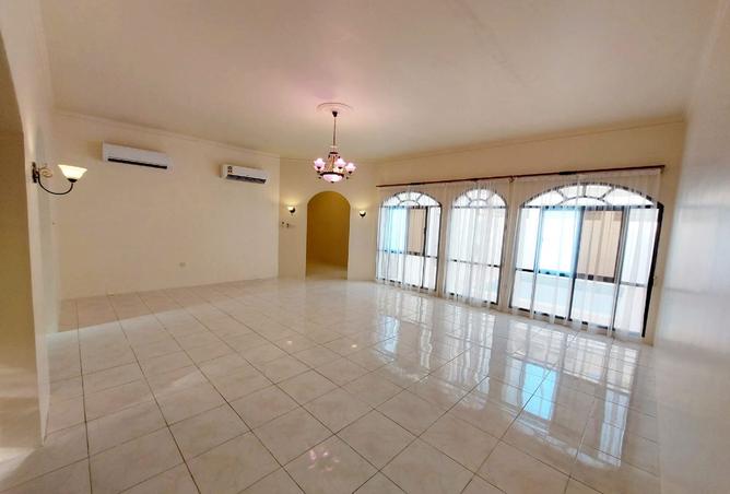 965893 - Property Image 2