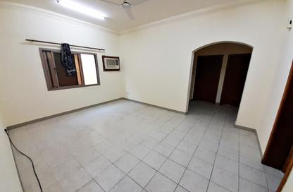 Apartment - 2 Bedrooms - 2 Bathrooms for rent in Um Al Hasam - Manama - Capital Governorate