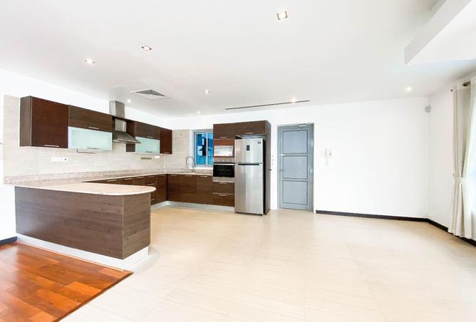 990373 - Property Image 2