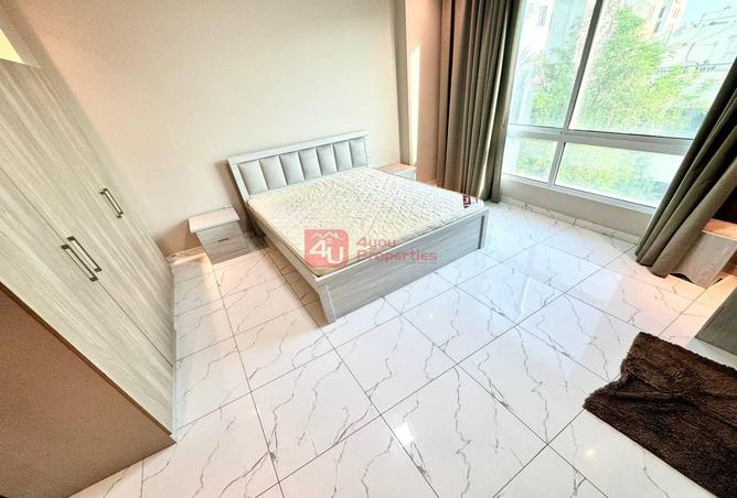 956427 - Property Image 3