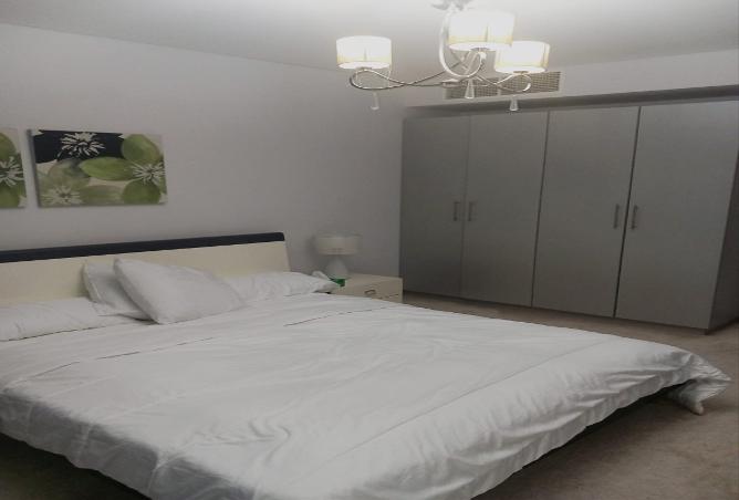 956652 - Property Image 2