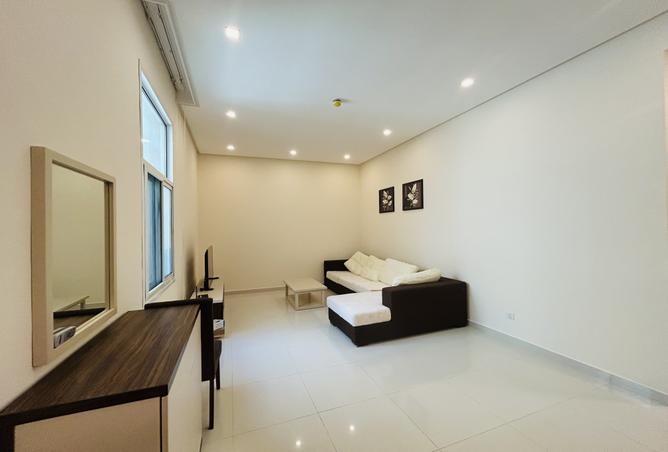 952439 - Property Image 2