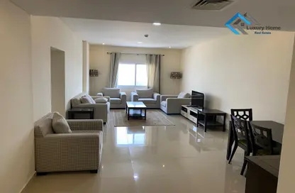Apartment - 2 Bedrooms - 2 Bathrooms for rent in Busaiteen - Muharraq Governorate