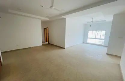 Apartment - 3 Bedrooms - 3 Bathrooms for rent in Bu Kowarah - Riffa - Southern Governorate