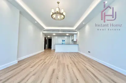 Apartment - 2 Bedrooms - 3 Bathrooms for rent in Reef Island - Capital Governorate