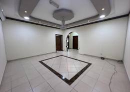 مكتب - 2 حمامات للكراء في شارع المعارض - الحورة - محافظة العاصمة