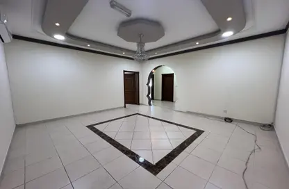 Office Space - Studio - 2 Bathrooms for rent in Exhibition Road - Hoora - Capital Governorate
